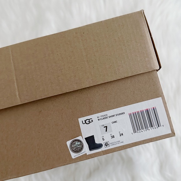 UGG Classic Studded Short Boot - Picture 6 of 7